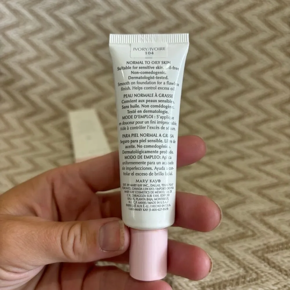 Mary Kay IVORY 104 Medium Coverage Foundation 1 FL OZ Pink Cap Discontinued